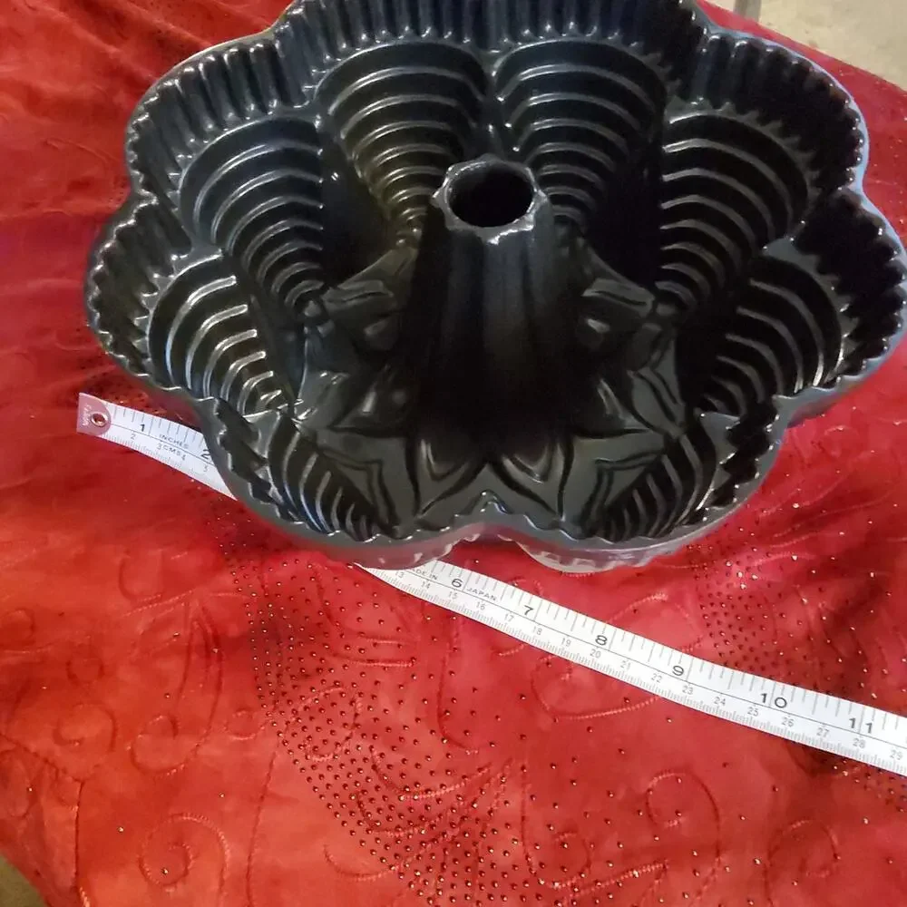 VINTAGE NORDIC WARE GRAY/GREEN BUNDT PAN FIESTA PARTY
